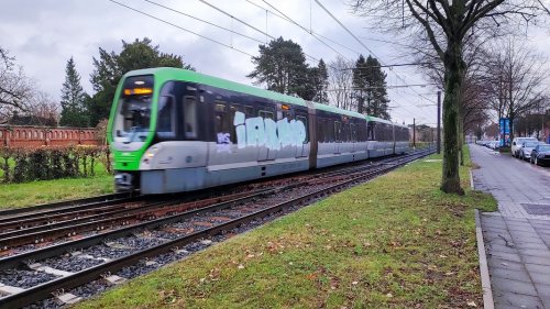 Graffitis an Stadtbahnen in Hannover: Wohnungen durchsucht