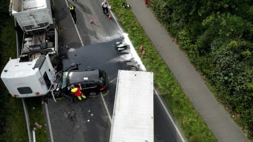 Ammerland: Pkw-Fahrer stirbt bei Unfall