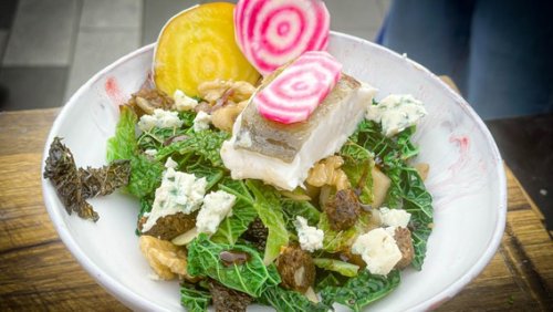 Rezept "Wirsing mit Skrei, Feigen, Birne und Roquefort" | NDR.de - Ratgeber - Kochen