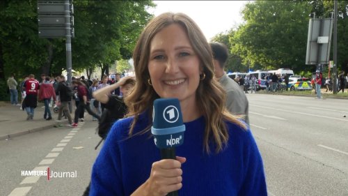 HSV-Fans begleiten Party-Trucks um die Alster