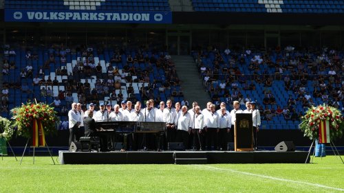 Abschied von Uwe Seeler - Bewegende Trauerfeier im Volksparkstadion