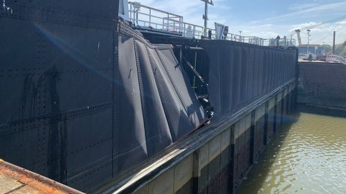 Nach Havarie an Schleuse: Beschädigtes Tor bereit für Reparatur