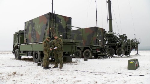 Soldaten aus MV bringen Patriot-Luftabwehrsystem nach Polen