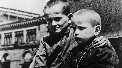 1945: Das traurige Schicksal der Kriegswaisen