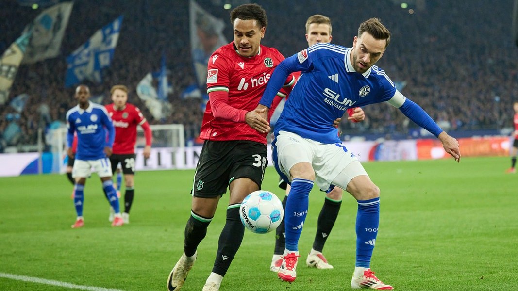 Hannover 96 feiert Last-Minute-Sieg auf Schalke