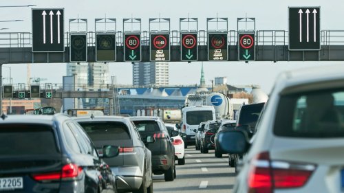 Schäden im Elbtunnel - 12 Kilometer Stau Richtung Norden