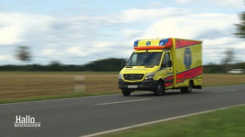 Peine: Autofahrerin hält Krankenwagen im Einsatz auf