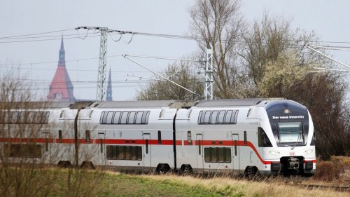 Im Sommer halten keine Fernzüge in Neustrelitz und Waren