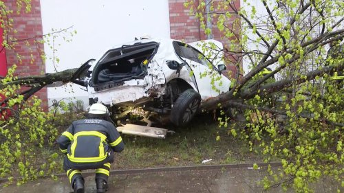 Tödlicher Unfall in Hamburg: Autofahrer auf der Flucht