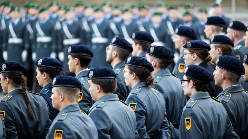 Bundeswehr: Interesse an einer Karriere in Uniform wächst