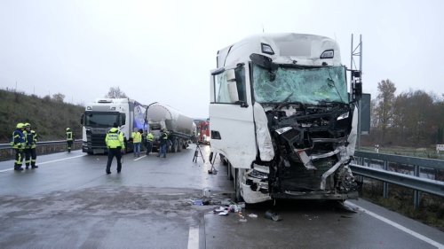 A1 bei Holdorf nach schwerem Unfall wieder freigegeben