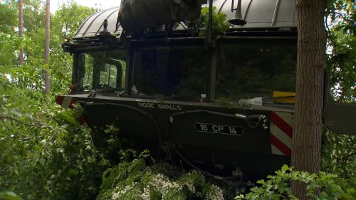 Unfall mit britischem Militärfahrzeug: Vier Menschen verletzt