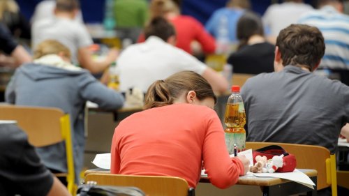Abi-Prüfungen in Hamburg erstmals wieder ohne Corona-Erleichterungen
