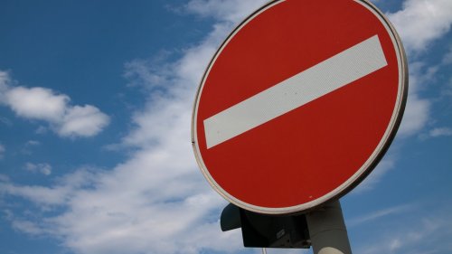Wegen "Elterntaxis": Straße vor Schule in Braunschweig gesperrt