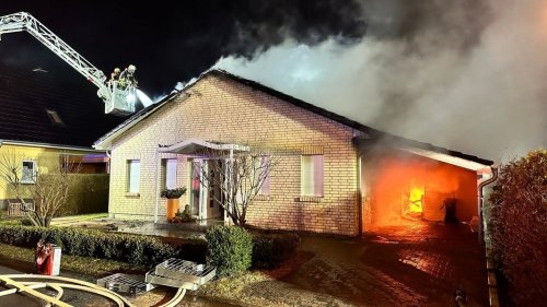 Neubrandenburg: Einfamilienhaus brennt - 450.000 Euro Schaden