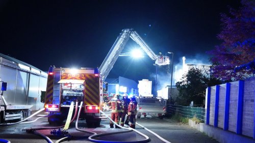 500.000 Euro Schaden nach Brand in Fabrikhalle