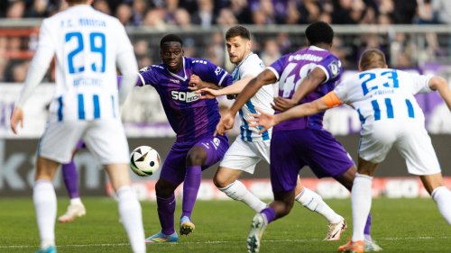 Kann Hansa Rostock noch oben anklopfen? So endet die 3. Liga laut KI