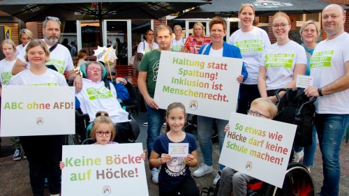 Vechta: 300 Menschen protestieren gegen Höcke-Position zu Inklusion