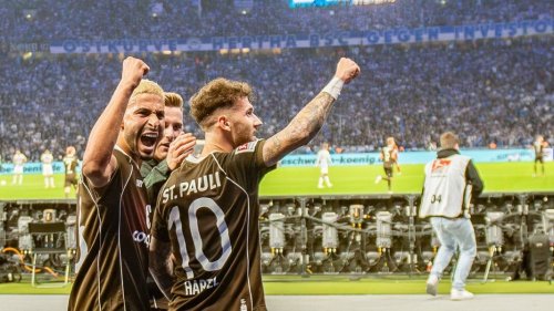 St. Pauli feiert Tabellenführung in der 2. Liga