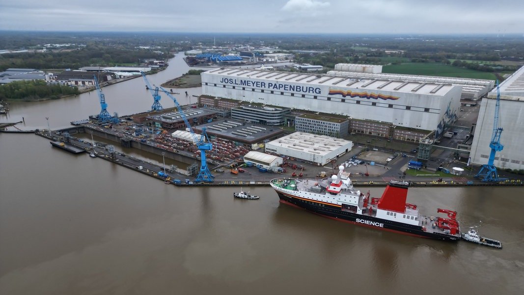 Meyer Werft: Forschungsschiff "Meteor IV" hat Baudock verlassen
