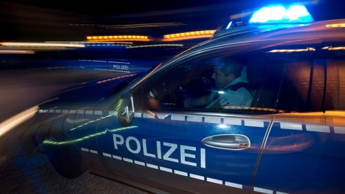 Salzgitter: Autofahrer rammt sieben Wagen und flüchtet zu Fuß