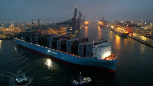 Methanol-betriebener Frachter "Ane Maersk" erstmals in Hamburg