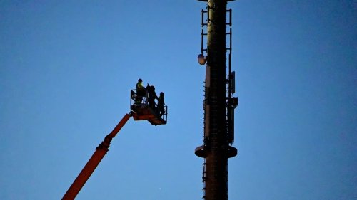 Hatten: Funkturm-Demontage nach Brand auf Recyclinghof