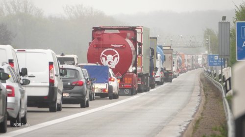 Stau oder Umleitung? - Tipps für Autofahrende