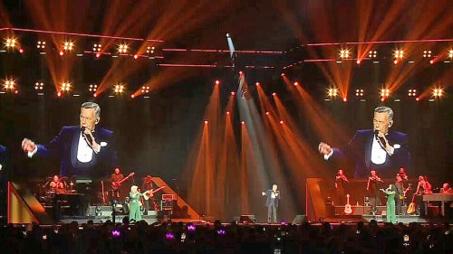 Roland Kaiser in Hamburg: Gewaltige Bühnenshow und gediegene Partystimmung