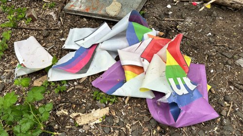 Vor dem CSD in Flensburg: Wieder zerstörte Regenbogen-Banner