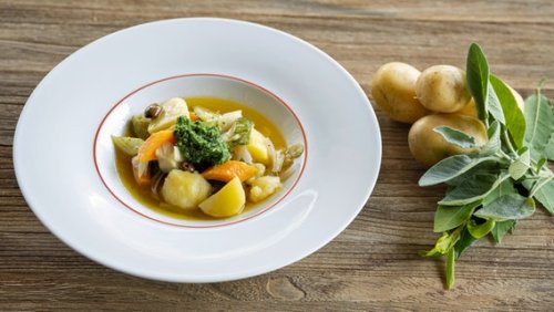 Rezept "Kartoffelgulasch mit Petersilien-Pesto" | NDR.de - Ratgeber - Kochen