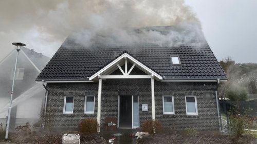 Emsland: Blitz schlägt in Haus ein und löst Feuer aus