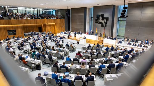 Jetzt live: Landtag kommt zu Sondersitzung zusammen