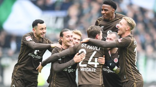 2:0 gegen Hannover 96: FC St. Pauli klettert aus dem Keller