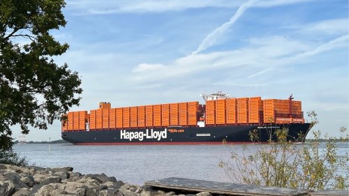 "Berlin Express": Größtes deutsches Containerschiff in Hamburg