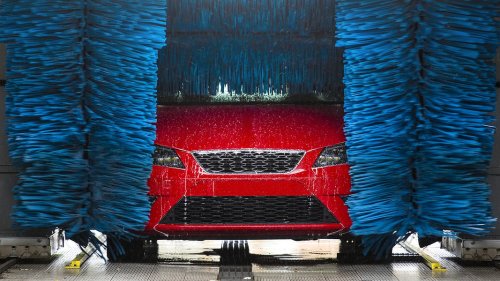 Streit an Waschanlage eskaliert: Autofahrer schlägt zu
