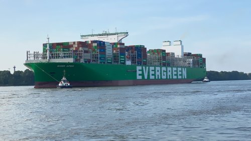 "Ever Apex": Der nächste Riesen-Frachter ist in Hamburg