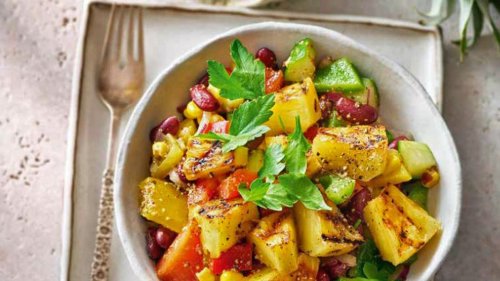 Sommersalat mit gegrillter Ananas