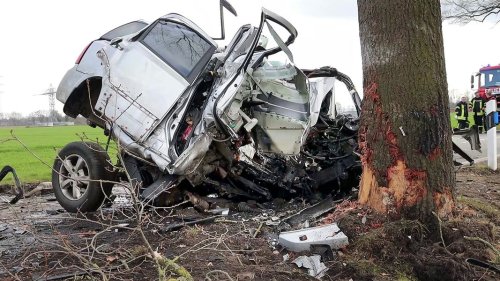 Auto fährt in Bohmte gegen Baum - 47-jähriger Fahrer stirbt