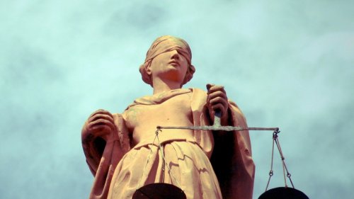 Prozessauftakt gegen Pflegerin wegen mutmaßlichem Diebstahl