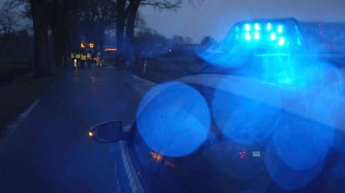 Nahe Ludwigslust: Mann stirbt bei schwerem Autounfall