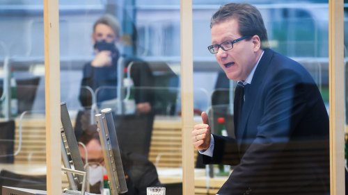 Landtag debattiert über Präsenzpflicht in Zeiten von Omikron