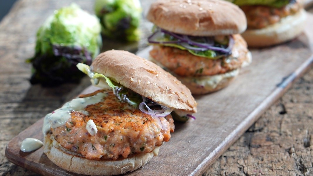 Lachsburger mit Honig-Senf-Soße