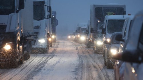 Winter-Verkehrschaos in MV: Fast 100 Unfälle wegen Schnee und Eisglätte