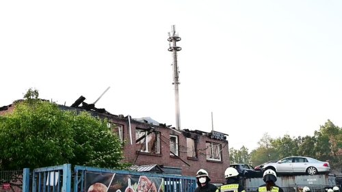 A28 nach Brand in Hatten gesperrt: Gutachter prüfen Funkturm