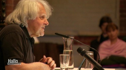 Volle Kirche: Lesung mit Peter Urban in Hannover