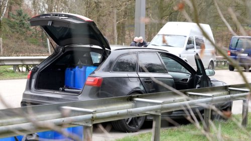 Verfolgungsjagd über A29 - Polizei findet Sprengstoff in Auto