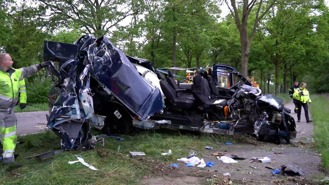 Sechs Verletzte bei Unfall - drei Menschen in Lebensgefahr