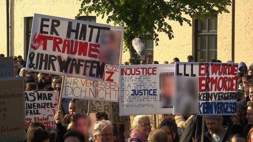 Nach Großdemo für Lorenz A.: Auto von Discobetreiber in Brand