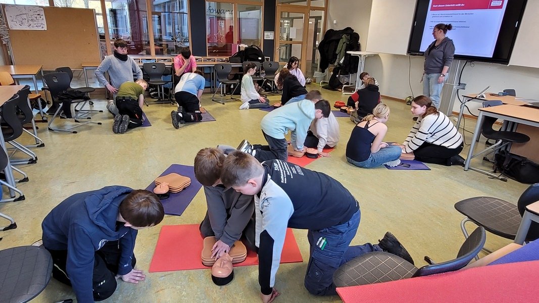 Lehrerin wiederbelebt - Reanimations-Projekt rettet Leben